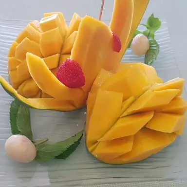 Mangue découpée en dessert